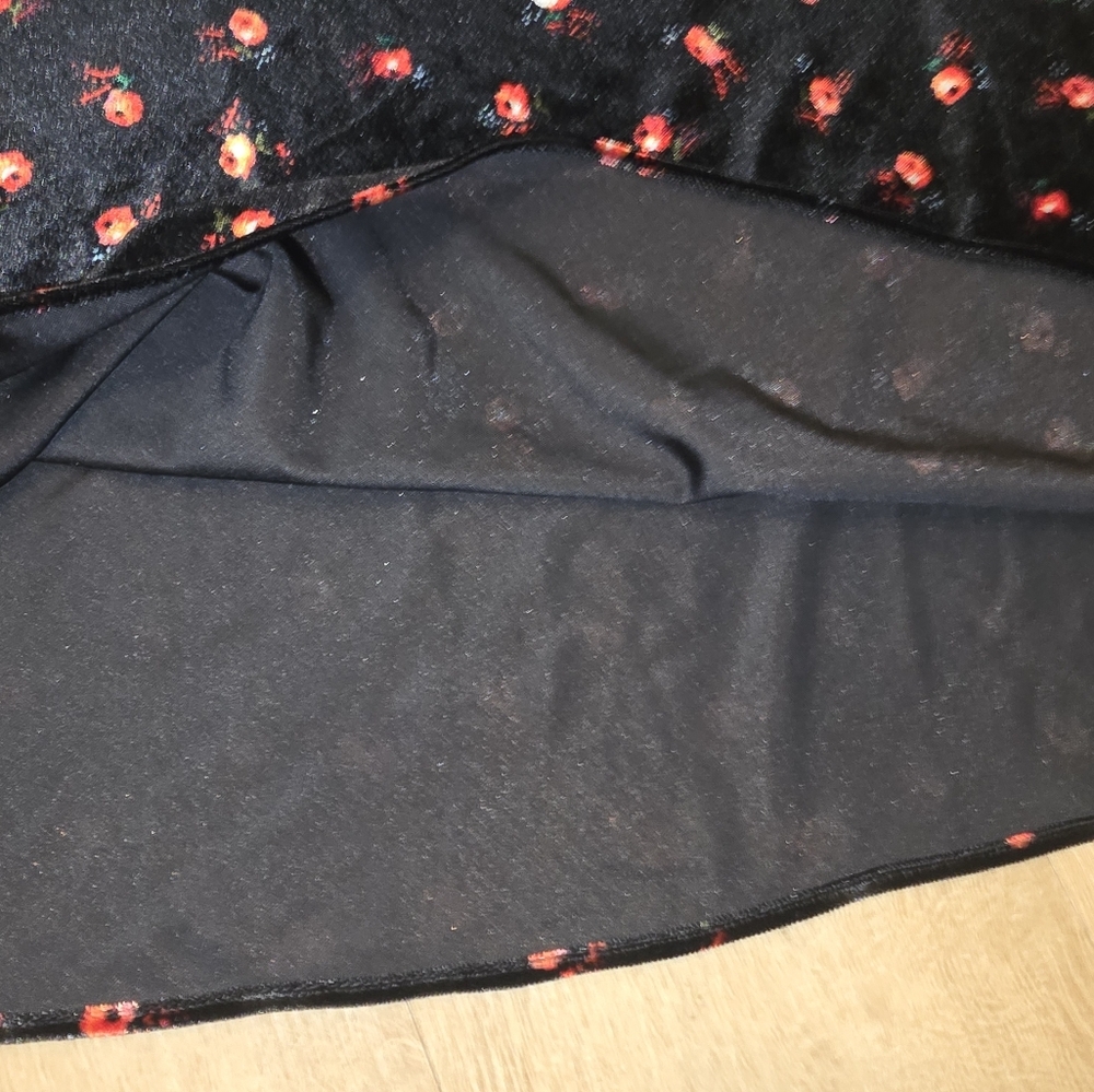 LOFT Black Velvet Skirt with Red Floral Pattern, Midi, A Line, Womens S - Picture 4 of 9